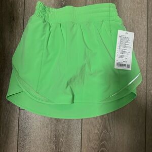 Lululemon hotty hot skirt size 4 WITH TAGS